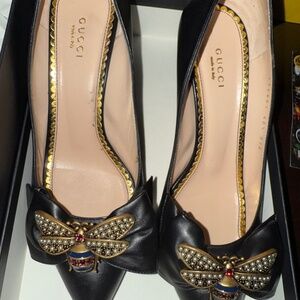 Gucci Bee pumps. Sz 10.5